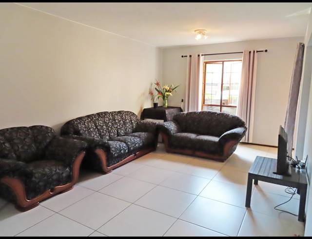 2 BEDROOM APARTMENT FOR SALE IN BRYANSTON